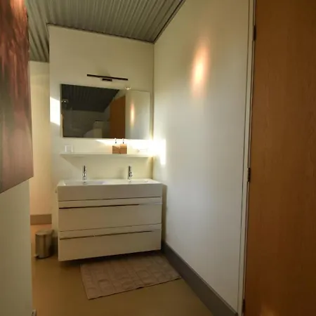 Spacious Bunglow For 6 In With Garden 펜션 베르겐