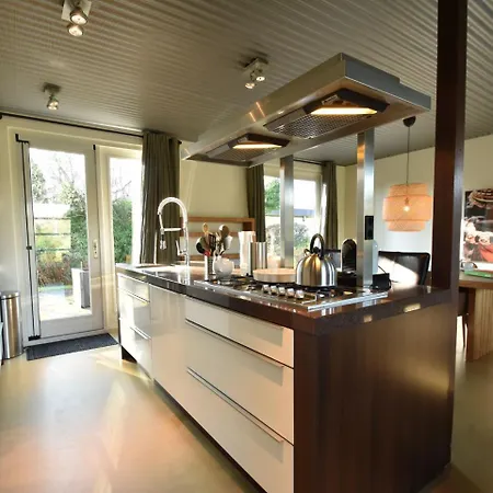 펜션 Spacious Bunglow For 6 In With Garden 베르겐
