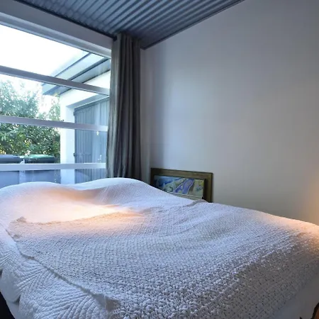 Spacious Bunglow For 6 In With Garden 베르겐