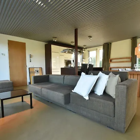 Spacious Bunglow For 6 In With Garden *