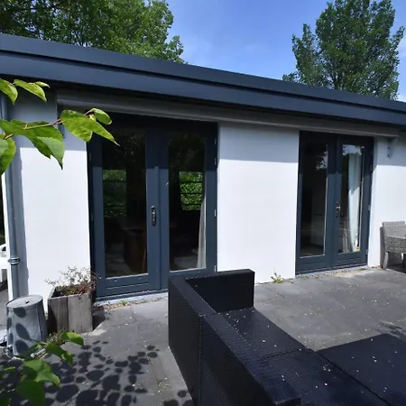 펜션 Spacious Bunglow For 6 In With Garden