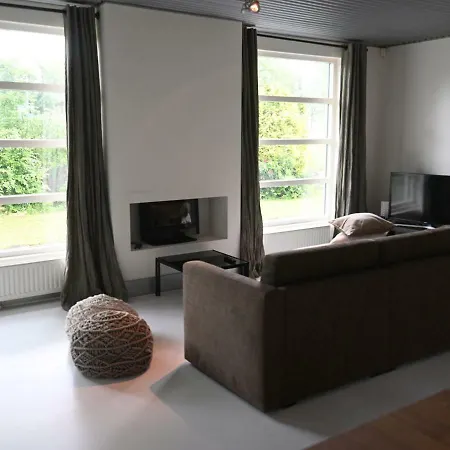 Spacious Bunglow For 6 In With Garden 펜션