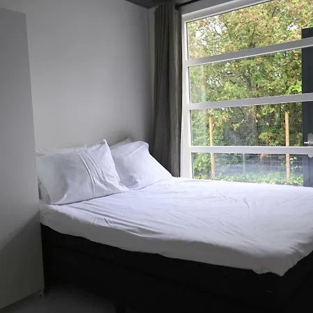 Spacious Bunglow For 6 In With Garden *
