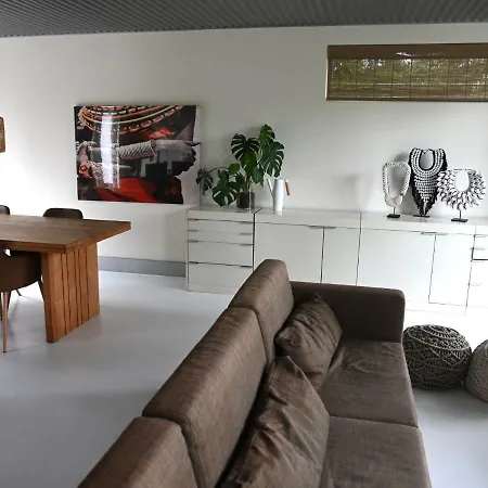 Spacious Bunglow For 6 In With Garden 펜션 베르겐